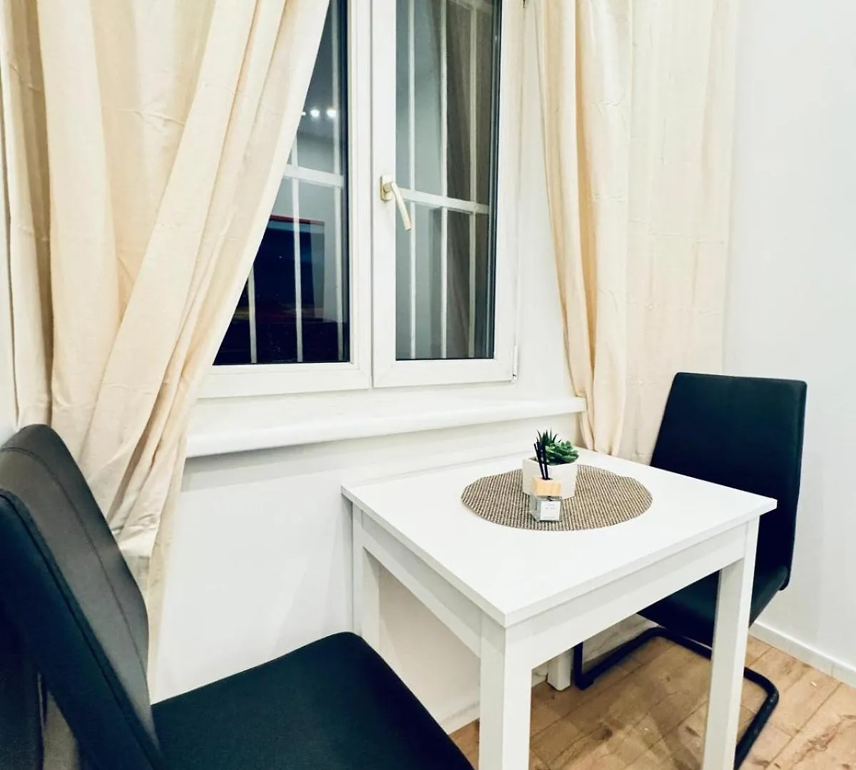 Apartment Convenient Stay 4Br Shared Apt For 11P, 10 Min To Atzgersdorf Vienna