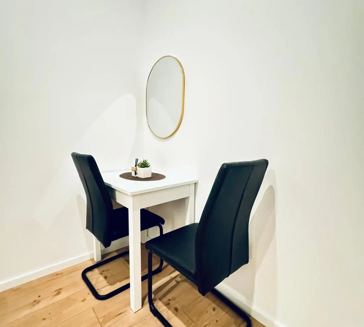 Apartment Convenient Stay 4Br Shared Apt For 11P, 10 Min To Atzgersdorf Vienna Austria