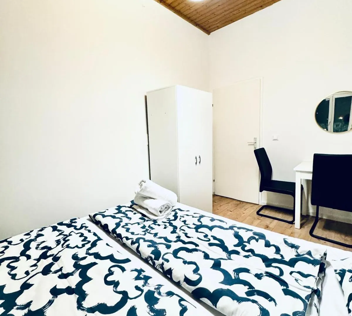 Apartment Convenient Stay 4Br Shared Apt For 11P, 10 Min To Atzgersdorf Vienna