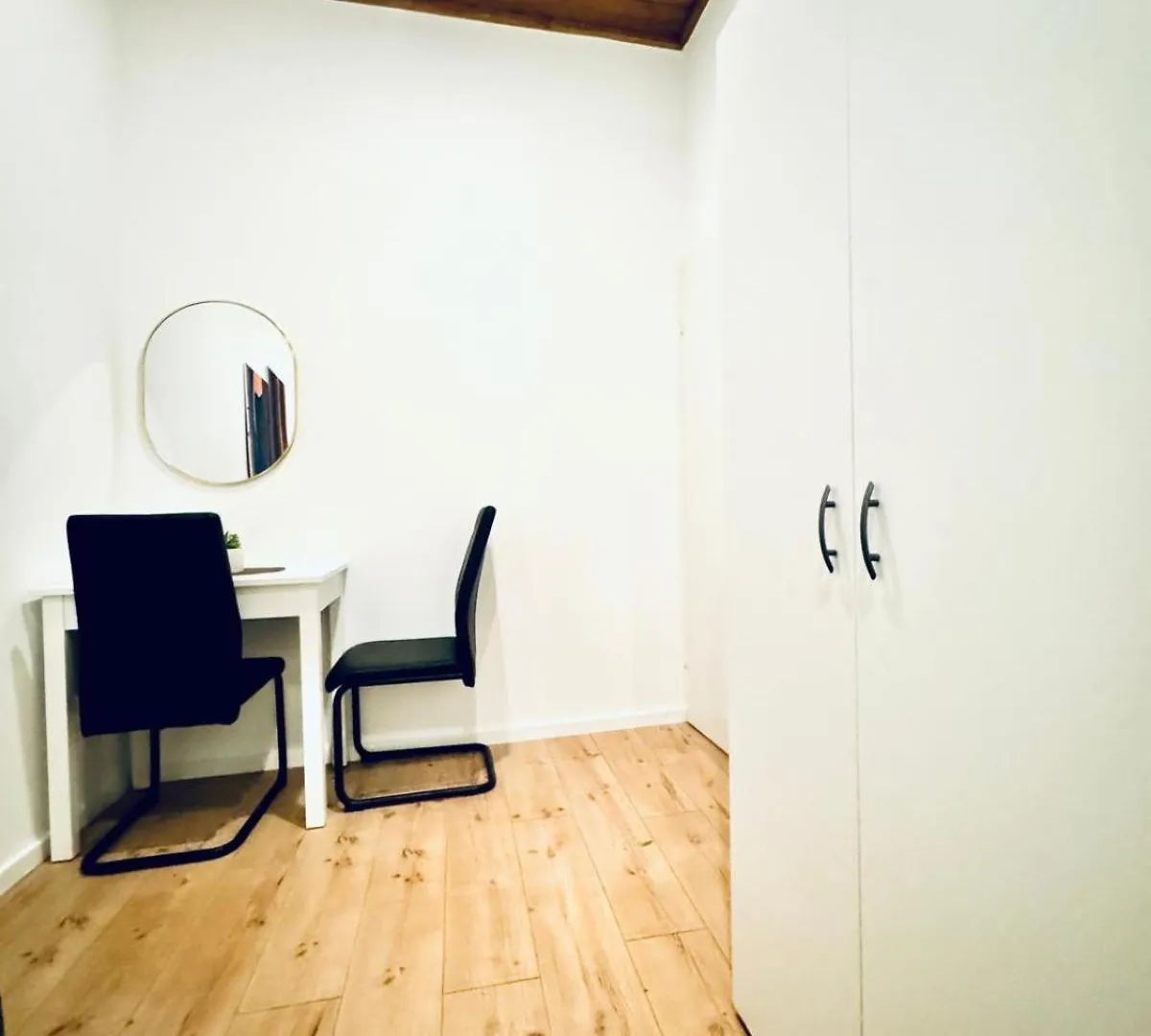 Apartment Convenient Stay 4Br Shared Apt For 11P, 10 Min To Atzgersdorf Vienna