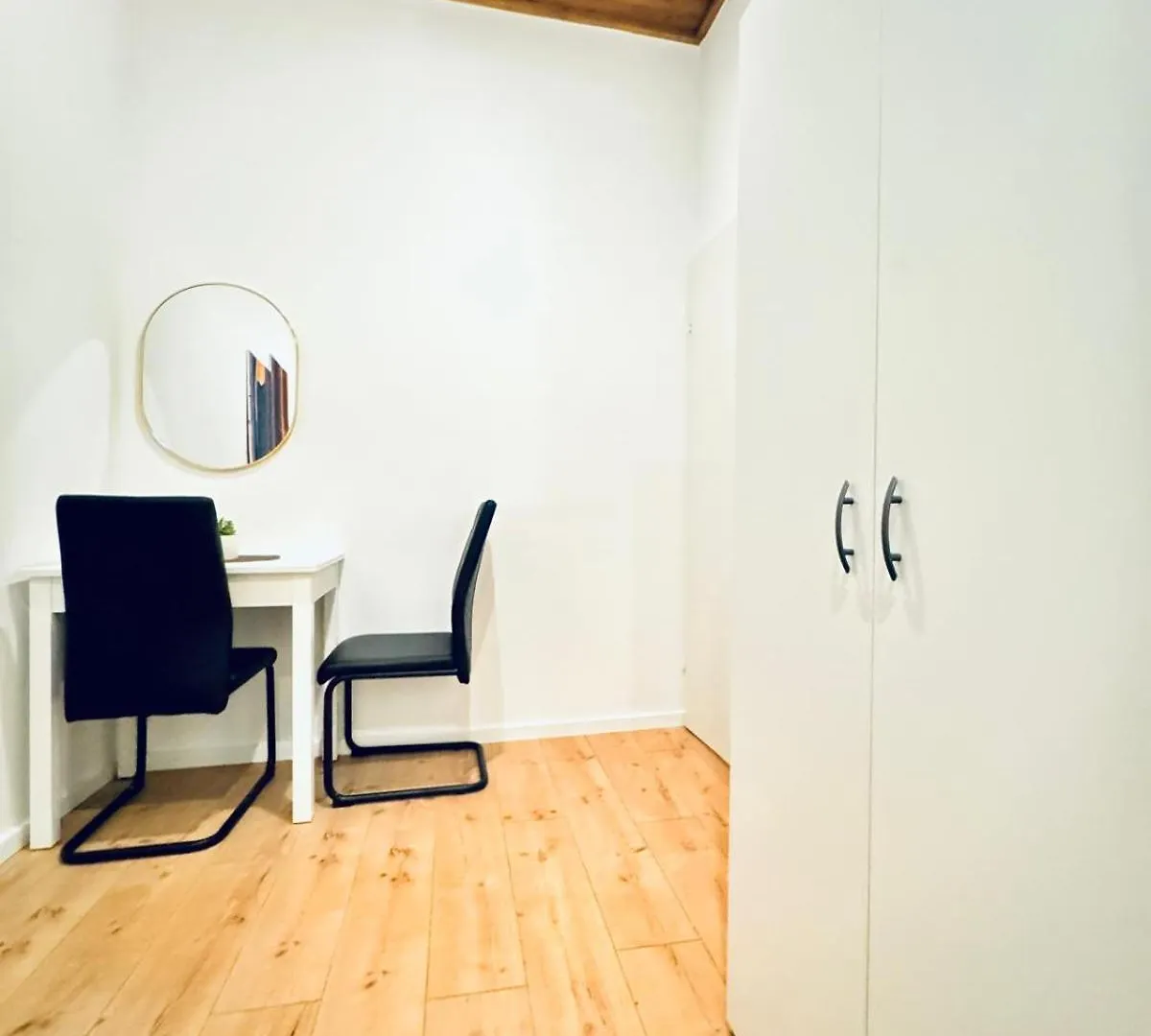 Apartment Convenient Stay 4Br Shared Apt For 11P, 10 Min To Atzgersdorf Vienna