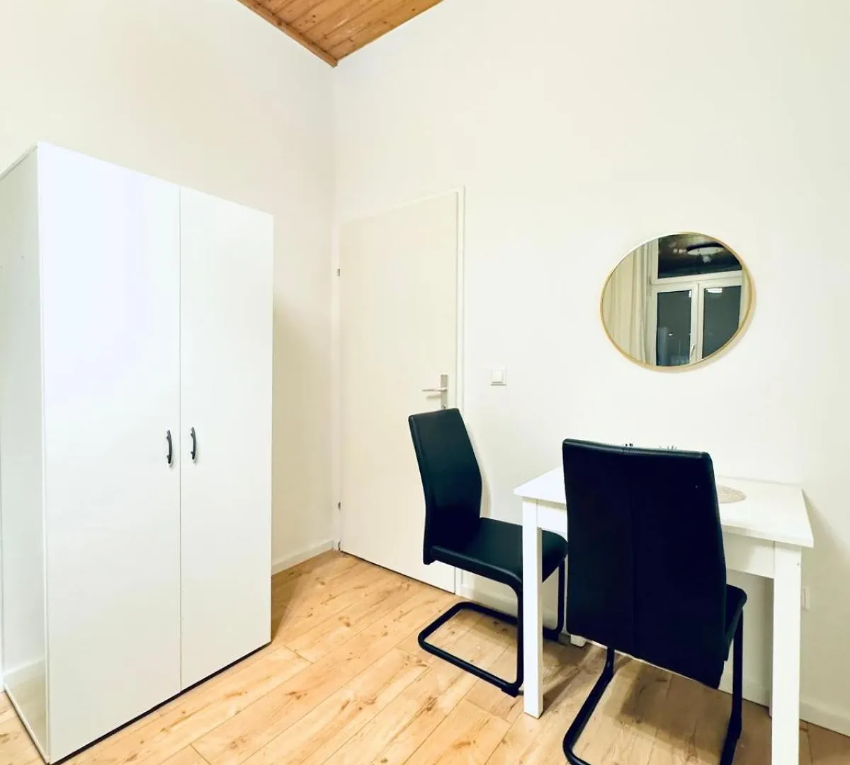 Apartment Convenient Stay 4Br Shared Apt For 11P, 10 Min To Atzgersdorf Vienna Austria